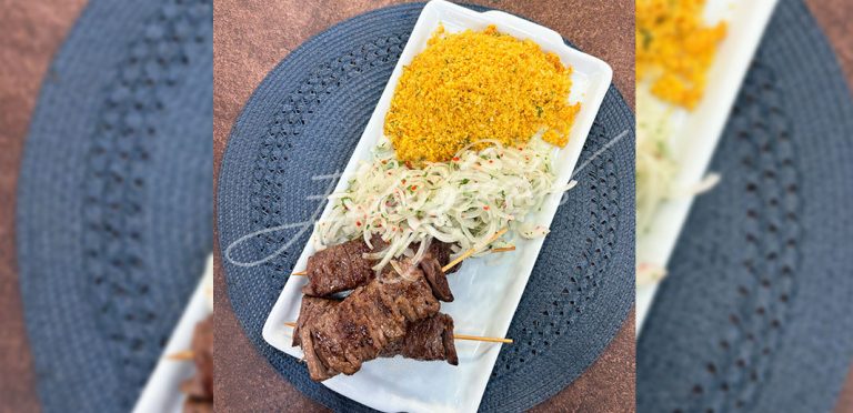 ACCORDION MEAT SKEWER WITH ONION SALAD AND FAROFA